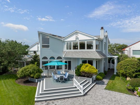 Backyard, Exterior, Facade, Queen Anne Victorian