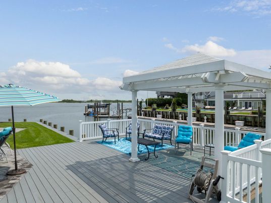 Exterior, Pool, Water