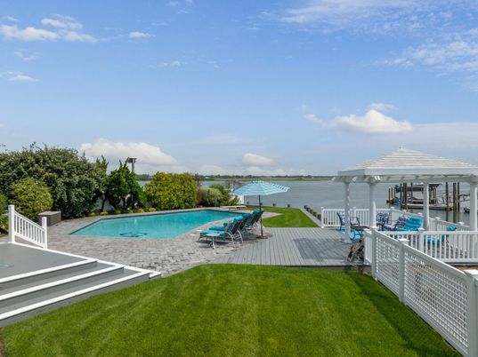 Exterior, Pool, Water