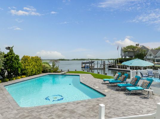 Exterior, Pool, Water