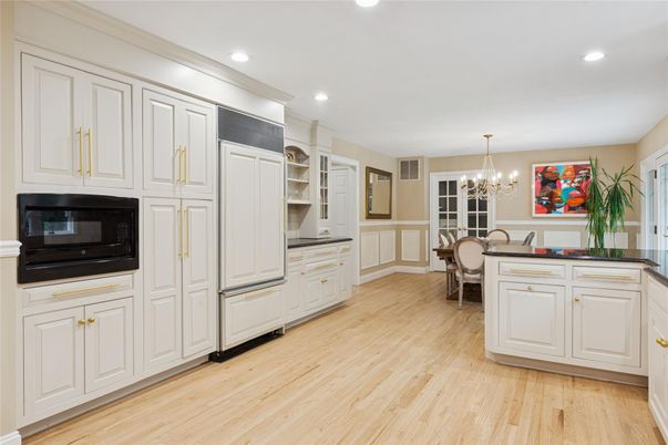 Chandelier, Dining room, Interior, Recessed Lighting, Wood Texture Flooring