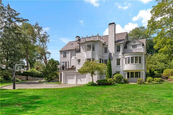 Attached, Backyard, Exterior, Facade, Queen Anne Victorian