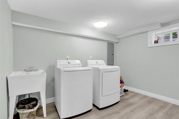 Interior, Washer, Wood Texture Flooring