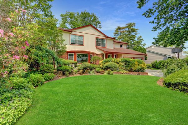 Backyard, Exterior, Facade, Brick Facade, Split Level