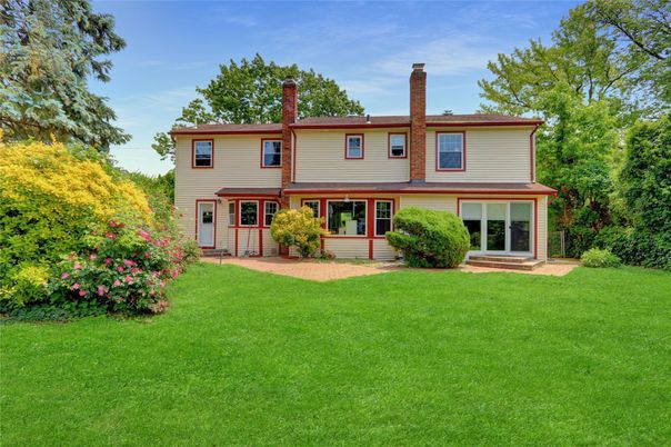 Backyard, Exterior, Facade, Split Level