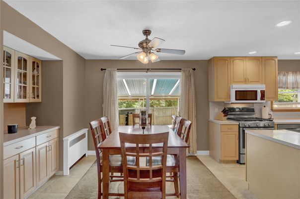 Dining room, Interior, Kitchen, Recessed Lighting