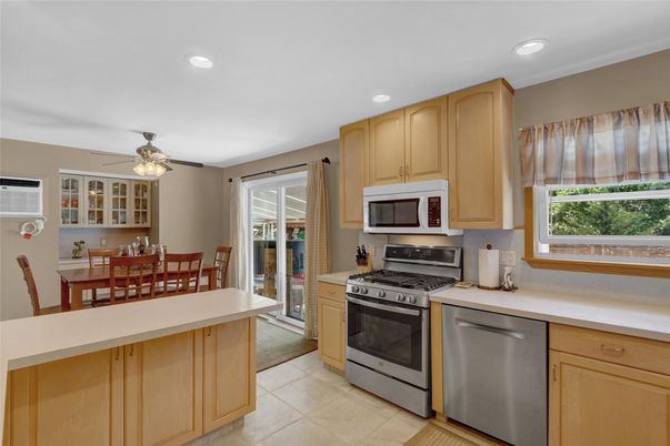 Dining room, Interior, Kitchen, Recessed Lighting, Stainless Steel Appliances