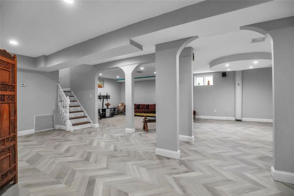 Interior, Recessed Lighting, Wood Texture Flooring