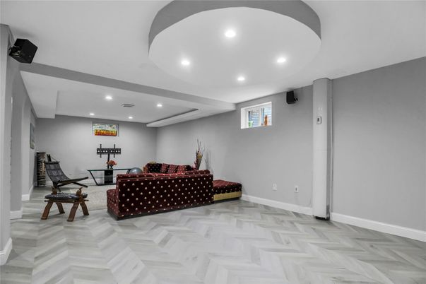 Fitness Equipment, Interior, Recessed Lighting, Wood Texture Flooring