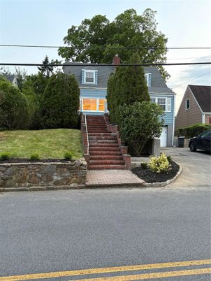 Exterior, Facade, Cape Cod
