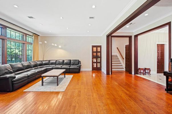 Interior, Living room, Recessed Lighting, Wood Texture Flooring