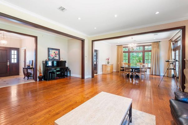 Chandelier, Dining room, Interior, Piano, Recessed Lighting, Wood Texture Flooring