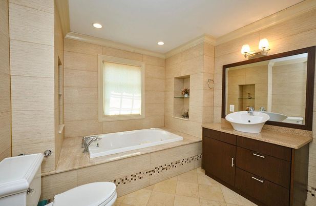 Bathroom, Dual Sink Vanities, Interior, Recessed Lighting