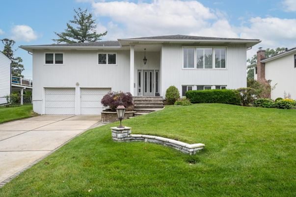 Attached, Exterior, Facade, Raised Ranch