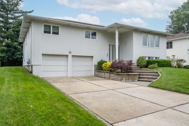 Attached, Exterior, Facade, Raised Ranch