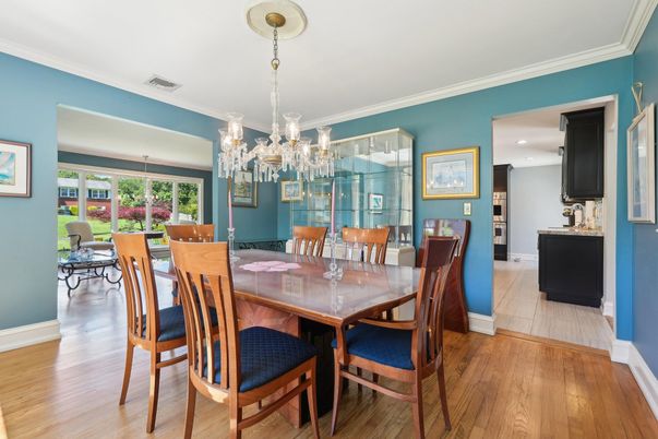 Chandelier, Dining room, Interior, Recessed Lighting, Wood Texture Flooring