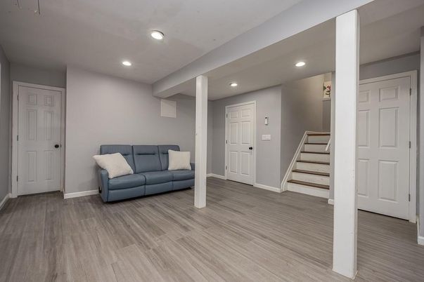 Interior, Recessed Lighting, Wood Texture Flooring