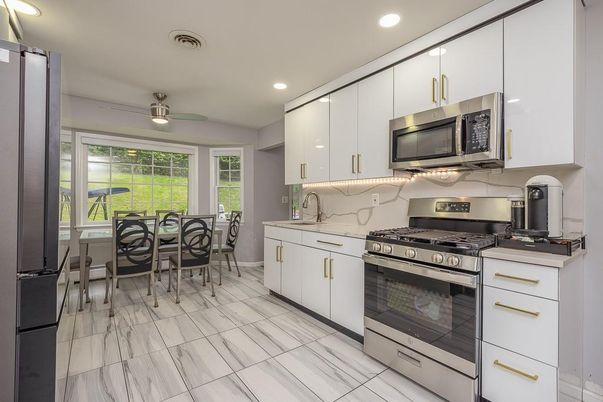 Dining room, Interior, Kitchen, Recessed Lighting, Stainless Steel Appliances
