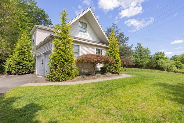 Attached, Backyard, Exterior, Facade, Queen Anne Victorian