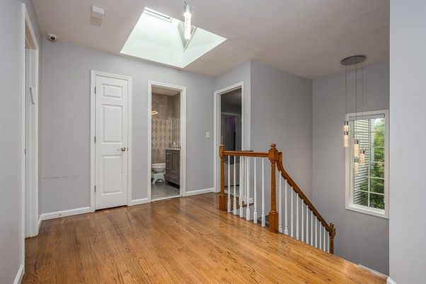 Bathroom, Interior, Pendant Lights, Wood Texture Flooring