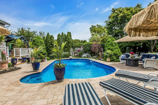 Exterior, Pool
