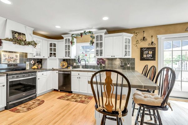 Dining room, Interior, Kitchen, Recessed Lighting, Wood Texture Flooring
