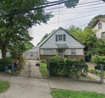 Exterior, Facade, Brick Facade, Queen Anne Victorian