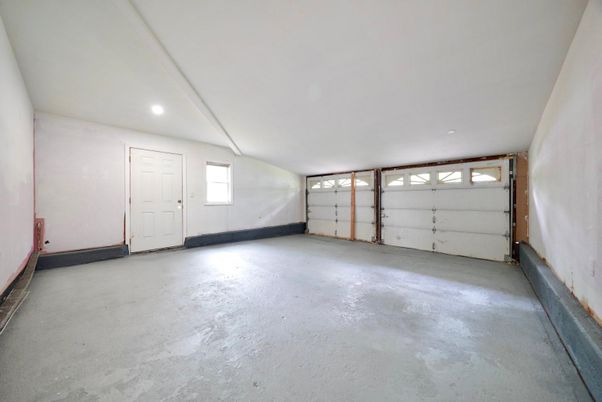 Garage, Interior, Recessed Lighting