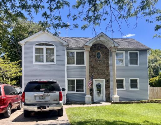Exterior, Facade, Raised Ranch