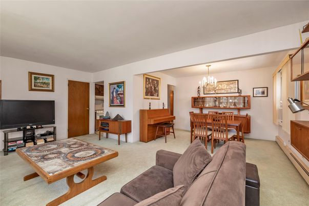 Chandelier, Dining room, Interior, Living room, Piano
