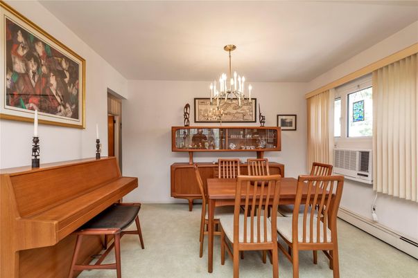 Chandelier, Dining room, Interior, Piano