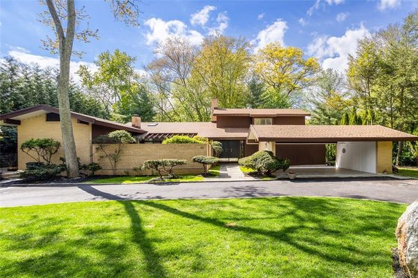 Attached, Backyard, Exterior, Facade, Modern
