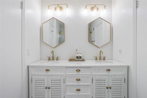 Bathroom, Dual Sink Vanities, Interior