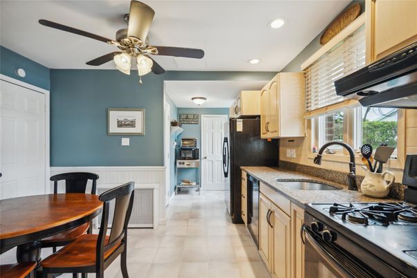 Dining room, Interior, Kitchen, Recessed Lighting