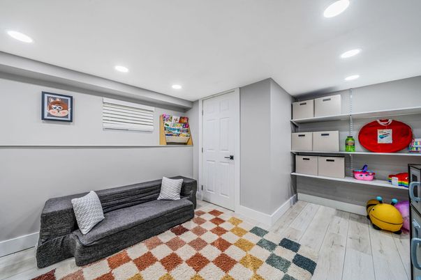 Interior, Recessed Lighting, Wood Texture Flooring