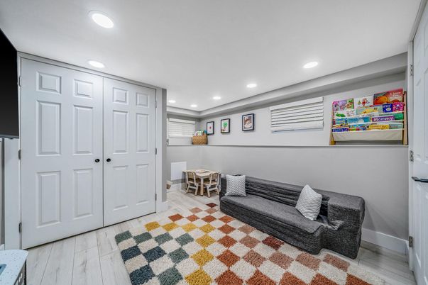 Interior, Recessed Lighting, Wood Texture Flooring