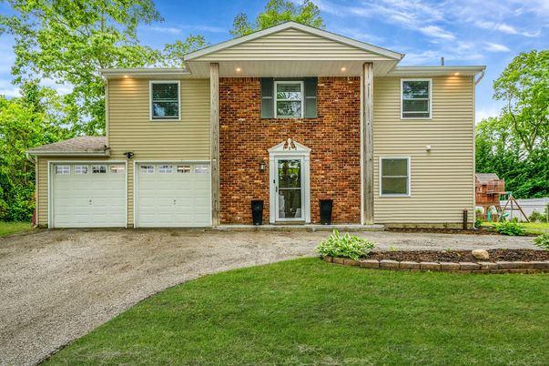 Attached, Exterior, Facade, Brick Facade, Raised Ranch