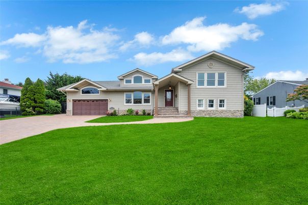 Attached, Backyard, Exterior, Facade, American Craftsman