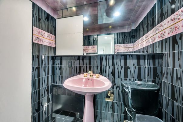 Bathroom, Interior, Recessed Lighting
