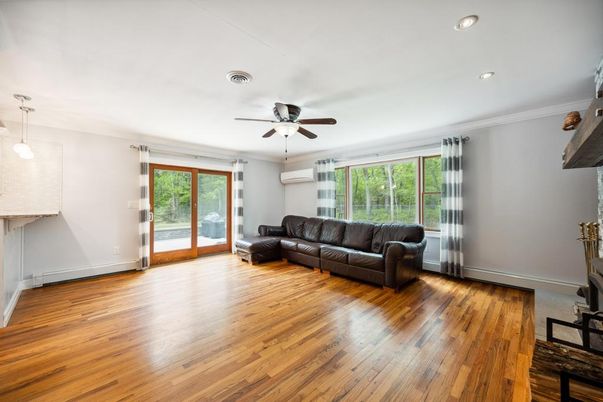 Interior, Pendant Lights, Recessed Lighting, Wood Texture Flooring
