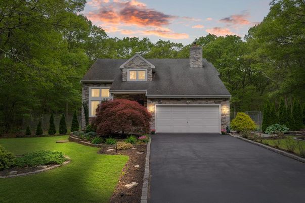 Attached, Exterior, Facade, Cape Cod