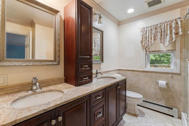 Bathroom, Dual Sink Vanities, Interior, Recessed Lighting