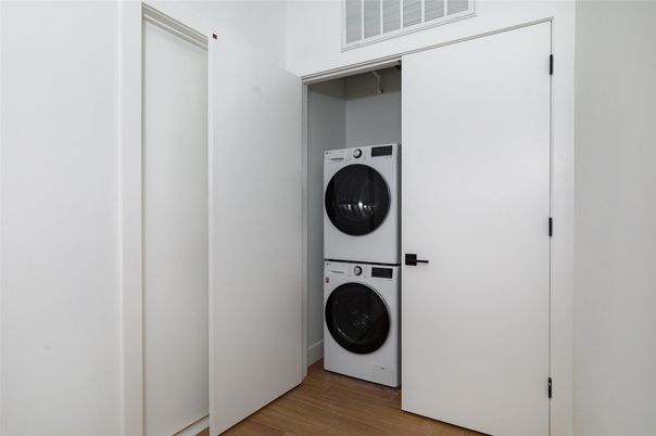 Interior, Utility Closets, Washer, Wood Texture Flooring