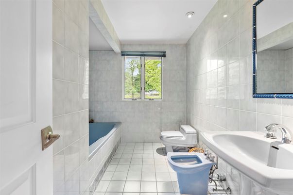 Bathroom, Interior, Recessed Lighting
