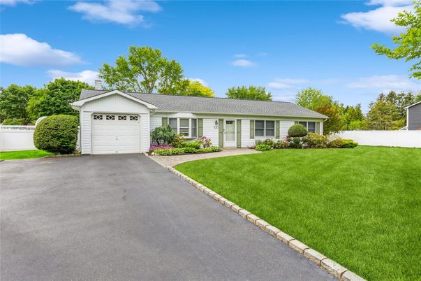 Attached, Exterior, Facade, Ranch