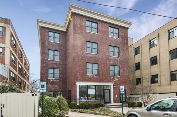 Exterior, Facade, Brick Facade, Rowhouse