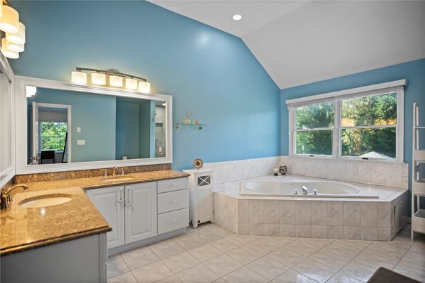 Bathroom, Dual Sink Vanities, Interior, Recessed Lighting