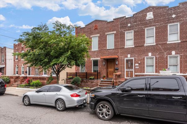 Exterior, Facade, Brick Facade, Rowhouse