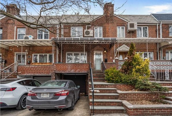 Attached, Exterior, Facade, Brick Facade, Rowhouse