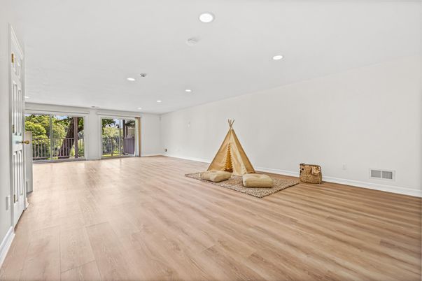Empty room, Interior, Recessed Lighting, Wood Texture Flooring
